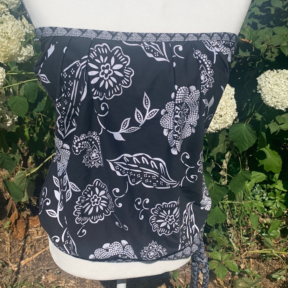 Blouson strapless tanking.